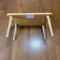 折りたたみテーブルの画像