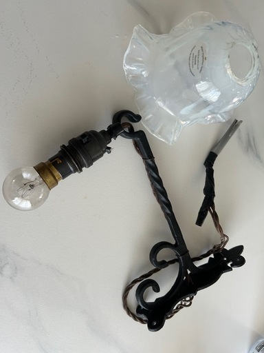 アンティーク照明とアイアンブラケット