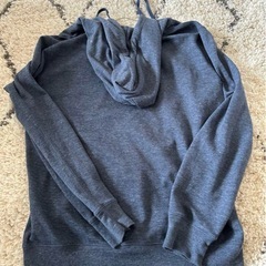 ユニクロUNIQLO ライトウェットフルジップパーカーブルーグレーの画像