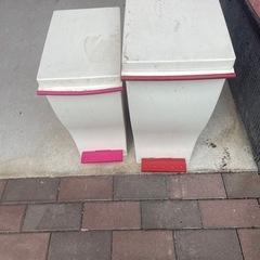 足踏みゴミ箱　　　　の画像