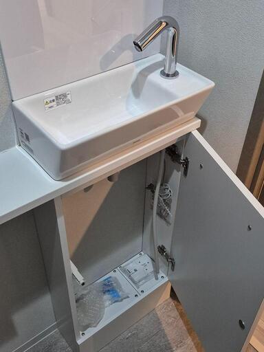【PNJ06−TA】TOTO手洗い器◆品番:UGLM01R＃NW1 ◆ホワイト色◆自動水栓型番 TEN12BBUB◆水よけ付き◆住宅設