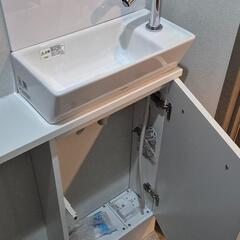 【PNJ06−TA】TOTO手洗い器◆品番:UGLM01R＃NW1 ◆ホワイト色◆自動水栓型番 TEN12BBUB◆水よけ付き◆住宅設備◆展示品
の画像