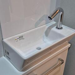 【PNJ06−TA】TOTO手洗い器◆品番:UGLM01R＃NW1 ◆ホワイト色◆自動水栓型番 TEN12BBUB◆水よけ付き◆住宅設備◆展示品
の画像