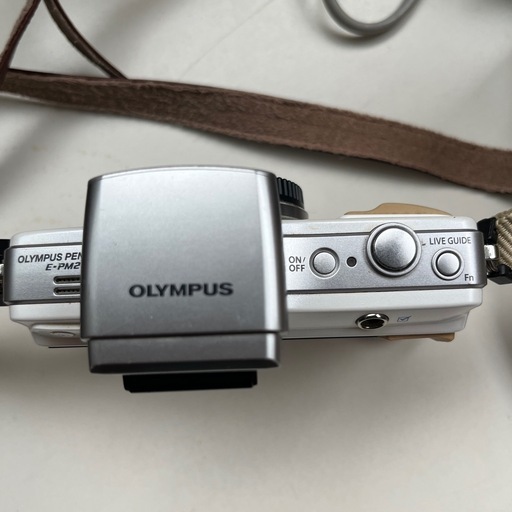 お取置き中【ミラーレス一眼】OLYMPUS PEN mini E-PM2  ダブルズームキット  ホワイト　デジタルカメラ　本革ボディ