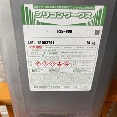 【引取り限定】5割残！中古ペンキクリーム系ホワイト 屋外塗装用 油性塗料 DIYおまけの赤（レッド）付きの画像