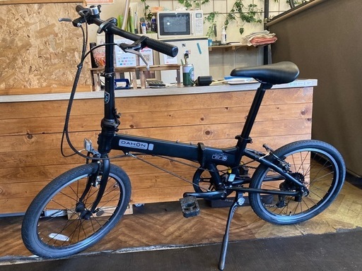 【SALE！8月末まで延長！防犯登録無料！ DAHON HIT後輪タイヤ・後輪チューブ新品！】アルミフレーム　高さ調整可能　6段変速 20インチ折りたたみ自転車　マットブラック