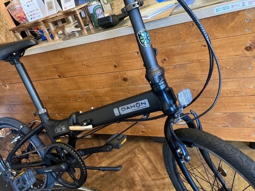 【SALE！8月末まで延長！防犯登録無料！ DAHON HIT後輪タイヤ・後輪チューブ新品！】アルミフレーム　高さ調整可能　6段変速 20インチ折りたたみ自転車　マットブラック