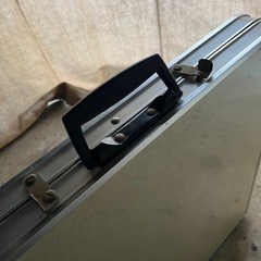 アウトドア折り畳みテーブル高さ調整可の画像