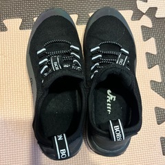 21センチのスニーカーの画像
