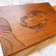 長く使えておしゃれ！新品✨✨高級まな板 木製 カッティングボード 天然木抗菌 鯉柄の画像