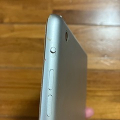 シルバーのiPad mini初代の画像