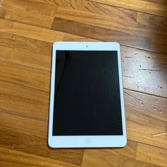 シルバーのiPad mini初代の画像
