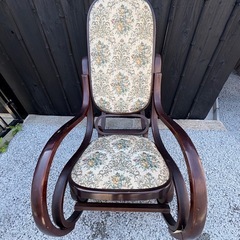 💺【アンティーク調ロッキングチェア】入荷しました🌿