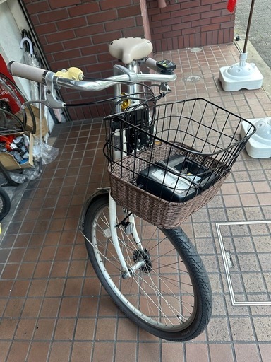 26インチ　YAMAHA（mina)　内装３段変速　バスケット付き電動アシスト自転車　ホワイト