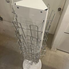 【半額セール】カフェで使用していた18枠のチラシラックの画像