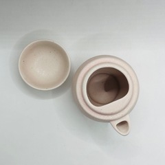 陶器製 醤油さし 淡いピンクの画像