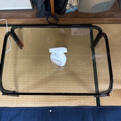 ガラステーブルの画像