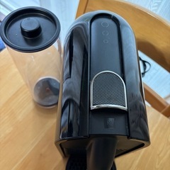 美品 ネスプレッソ カプセル式コーヒーメーカーとグラインダーの画像