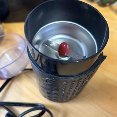 美品 ネスプレッソ カプセル式コーヒーメーカーとグラインダーの画像