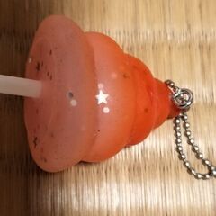 身につけてると運がつくかも、うんちキーホルダー、オレンジの画像