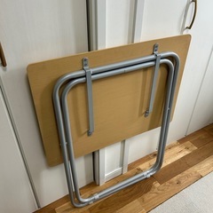 折りたたみ机の画像