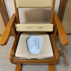 ［美品］介護用ポータブルトイレ椅子型の画像
