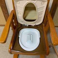 ［美品］介護用ポータブルトイレ椅子型の画像