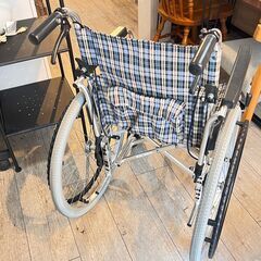 MIKI 車椅子 自走/介助 両用 多機能タイプ 耐荷重100kg ブレーキ/駐車ロック付き 肘跳ね上げ 背折れ 折りたたみ式 ★買取帝国 志木店の画像