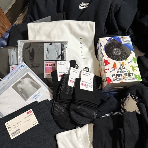 新品、NIKI中古美品の洋服とスニーカー、男(XL)女(Ｌ)55点