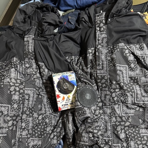 NIKEスニーカー、夏でも作業できる扇風機付きジャケットもろもろ55点新品、中古美品込み