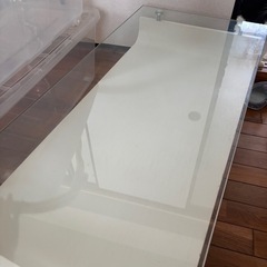 ガラステーブルの画像