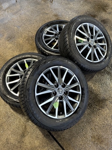 80ヴォクシー純正タイヤホイールセット(ナット付き)バリ溝