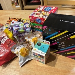 お子様に♪72色新品ペン&知育菓子3つ&バスボム３つ&おまけのお菓子類