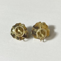 白いお花の上品イヤリング/ノンホール/高見えの画像