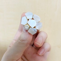 【値下げ】シェルイヤリング/大ぶり/華やか/結婚式などにの画像