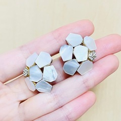 【値下げ】シェルイヤリング/大ぶり/華やか/結婚式などにの画像