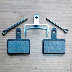 ディスクブレーキパッド　新品　(シマノ　B05Sと同形状)