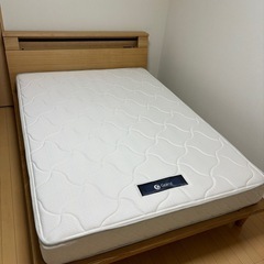 ダブルベッド 