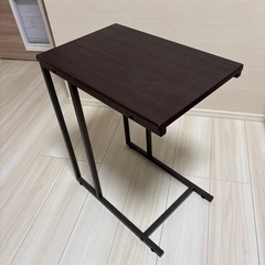 サイドテーブル