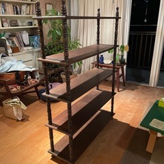 無垢材の棚の画像