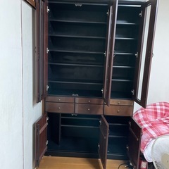 大型食器棚の画像