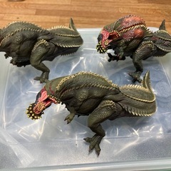 イビルジョー３体➕ティガレックス　モンハン