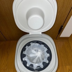 【再値下】コンビ　おむつ用ゴミ箱　スペア付きの画像