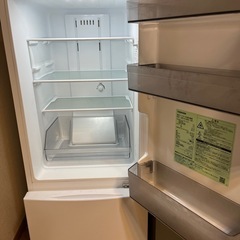 冷蔵庫。1人暮らし用。ほぼ未使用。TOSHIBAの画像