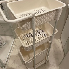 0円でお譲りします。ランドリーワゴン 3段 