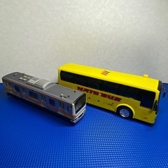 はとバス　JR通勤電車の画像