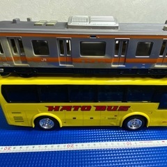 はとバス　JR通勤電車の画像
