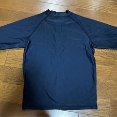新品未使用　ラッシュガード140 紺色の画像