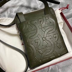 フェラガモ　ショルダーバッグ
