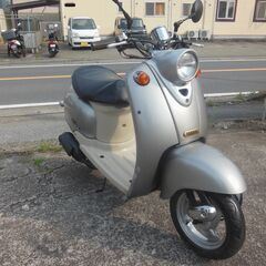 おかげ様で取り引き完了となりました。YAMAHA 2st VINOビーノ シルバー セル始動　速く好調 　バッテリ新品交換他　納車整備点検済み 登録後すぐ乗り出せます。デイトナRサス　社外ミラー他 直接引き渡し　配送手配も可　SA10J　５AU　４JP　原付の画像